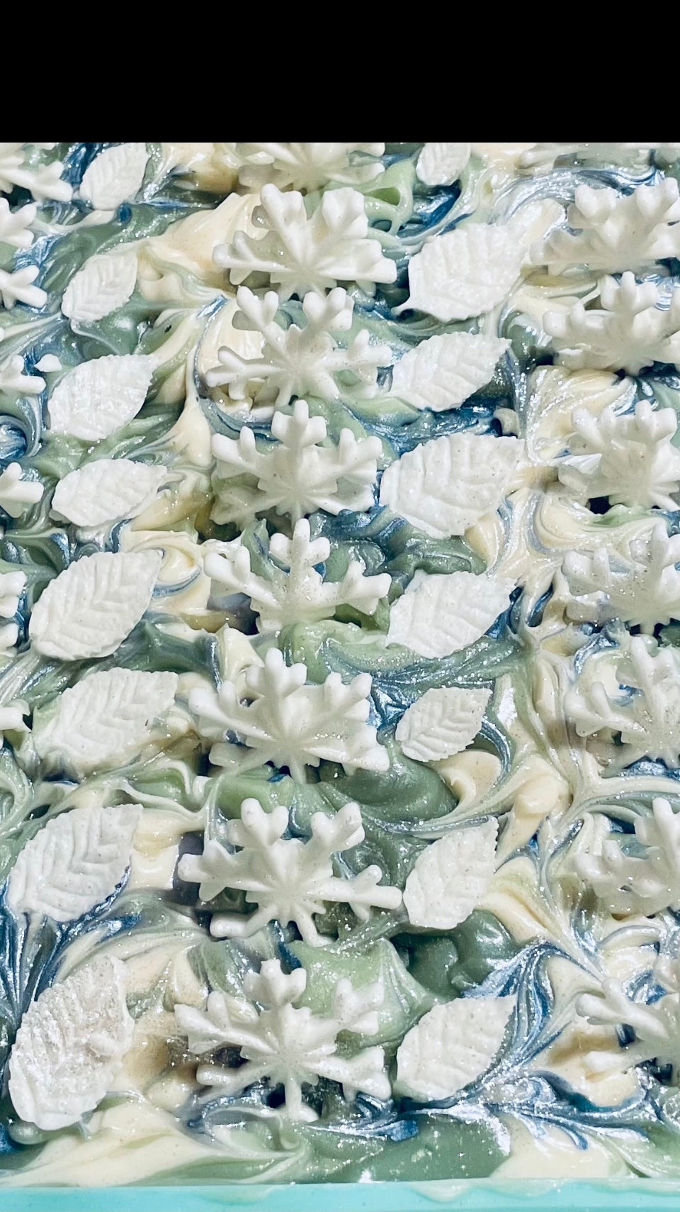 Alpine Cheer. Handcrafted soap. Notes of balsam fir ,clove, cinnamon, sandalwood, and cedarwood