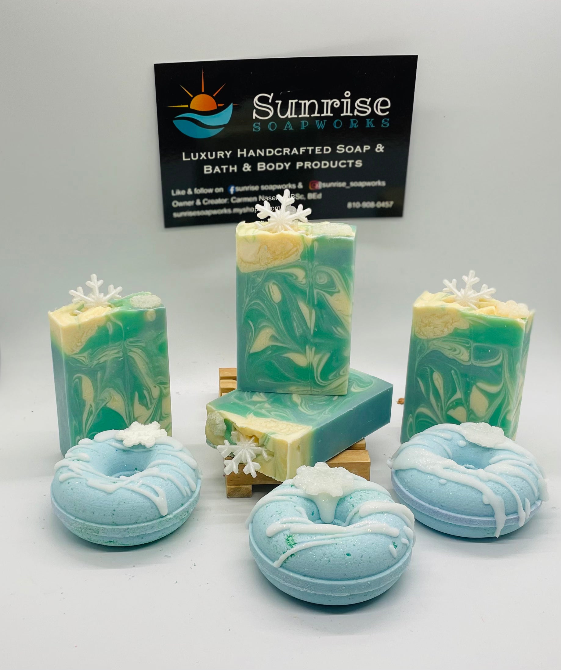 Alpine Cheer. Handcrafted soap. Notes of balsam fir ,clove, cinnamon, sandalwood, and cedarwood